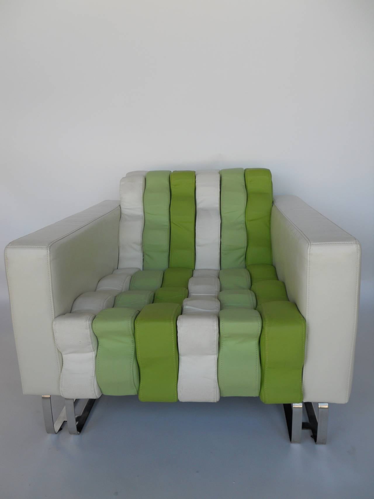 Contemporary Lounge Chair 1