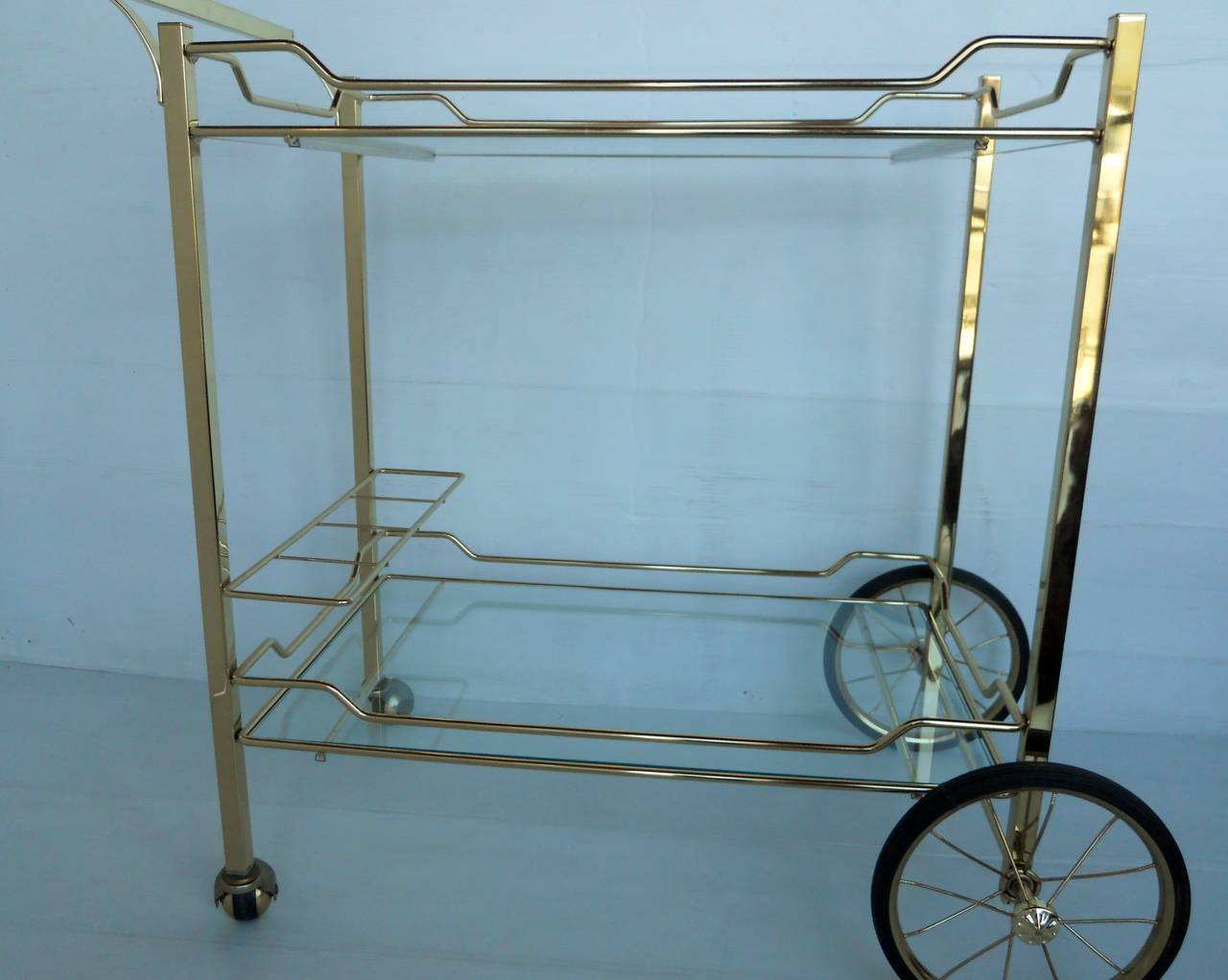 Sleek Italian Mid-Century Brass Bar Cart In Good Condition In Los Angeles, CA