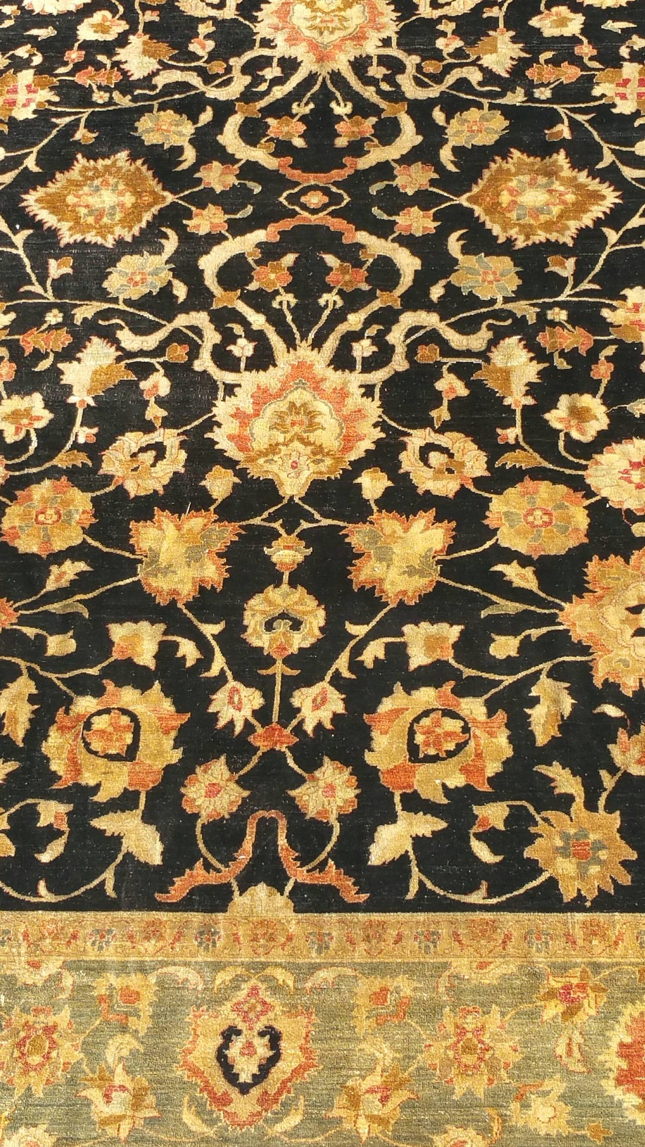 Handgewebter pakistanischer Teppich (Wolle) im Angebot