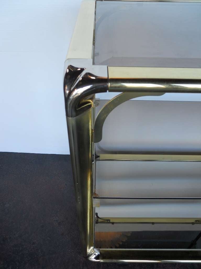 Elegant Vintage Bar Cart
Mirrored bottom base