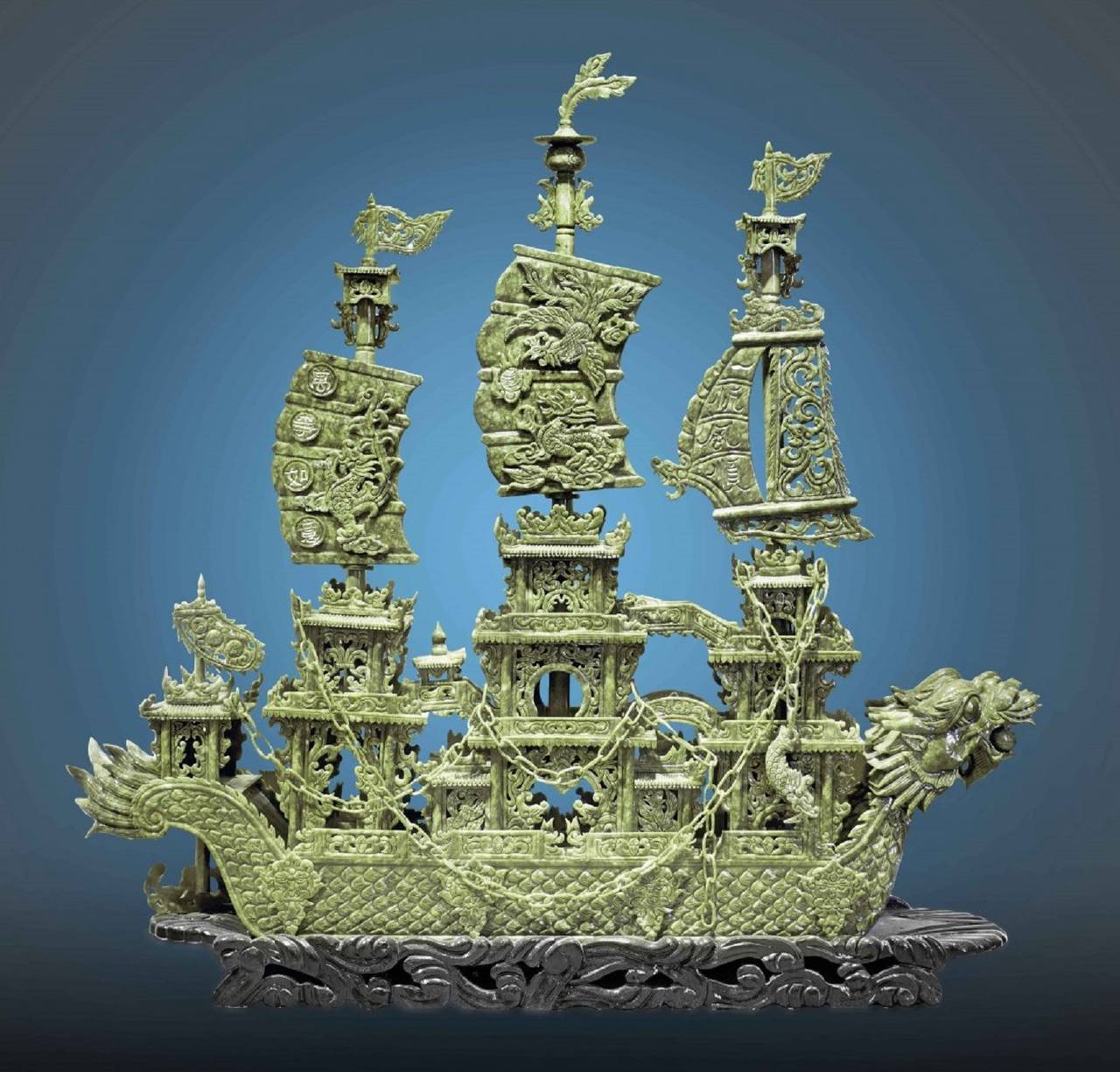 Chinesisches geschnitztes Serpentinen-D Drachenschiff im Zustand „Hervorragend“ in Los Angeles, CA