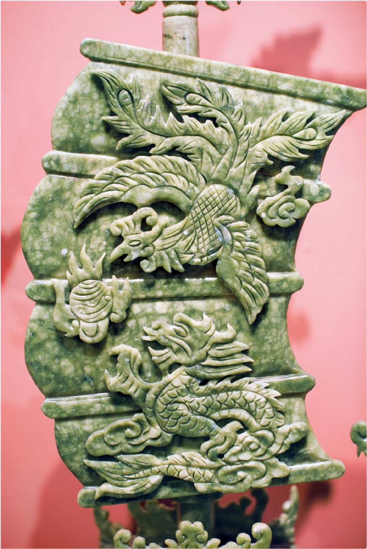 Chinesisches geschnitztes Serpentinen-D Drachenschiff (Mitte des 20. Jahrhunderts)