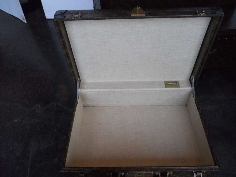 20th Century Great Set of 3 Louis Vitton Vintage Suitcases