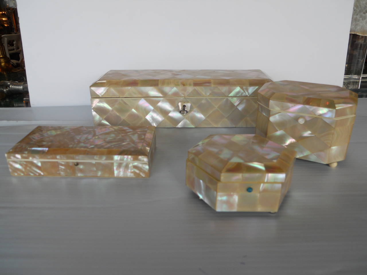Beautiful set of four mother-of-pearl boxes.
Dimensions: 1. 6