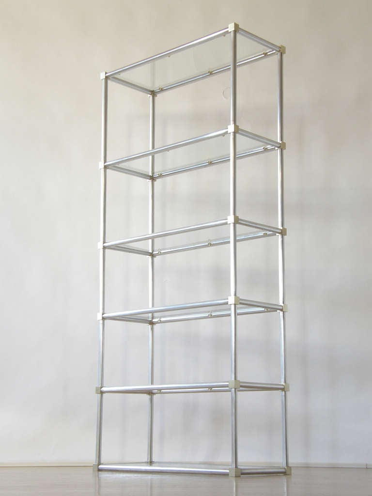 Tubular aluminum frame shelf unit with brass cube joints and glass shelves. The simple, modernist lines of these chic shelves will work with various styles of furnishings.

Please contact us if you have any questions.