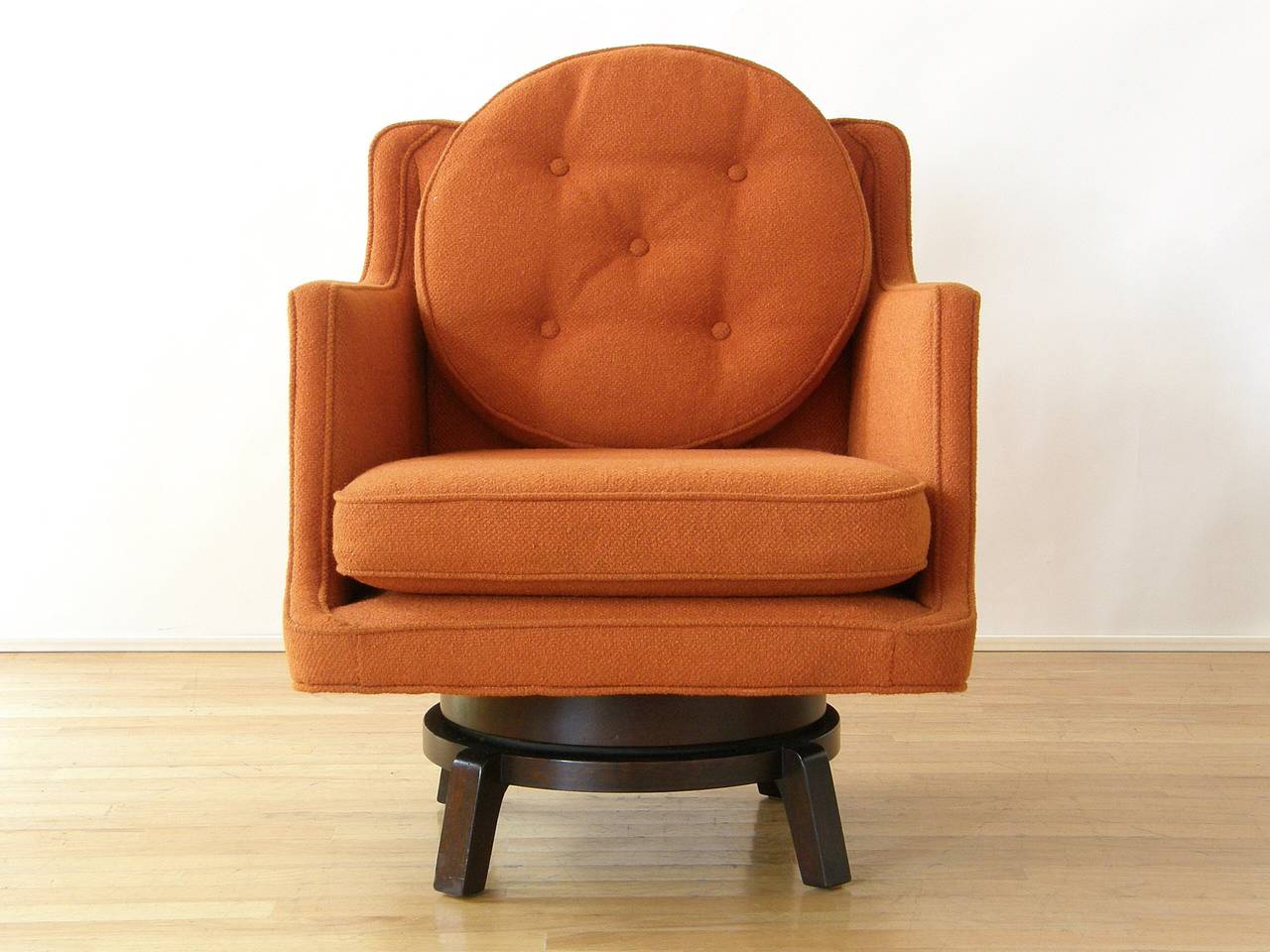 Edward Wormley for Dunbar Swivel Lounge Chair In Good Condition In Chicago, IL