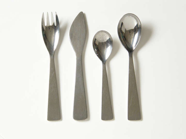 Gio Ponti stainless flatware for Fraser's. There are 6 four piece place-settings.
approximate measurements:
forks- 7 1/8