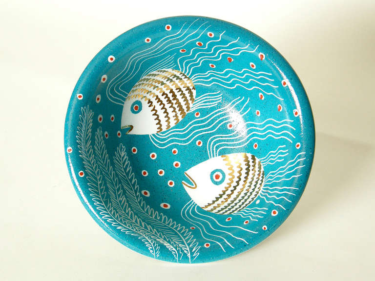 Pair of Waylande Gregory Bowls with Underwater Fish Scene and Gold Accents In Good Condition In Chicago, IL