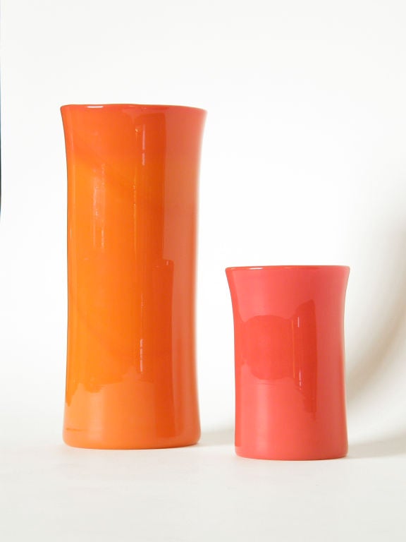 Pair of Orange Red and Black Heikki Orvola Vases for Nuutajarvi Notsjo In Good Condition In Chicago, IL