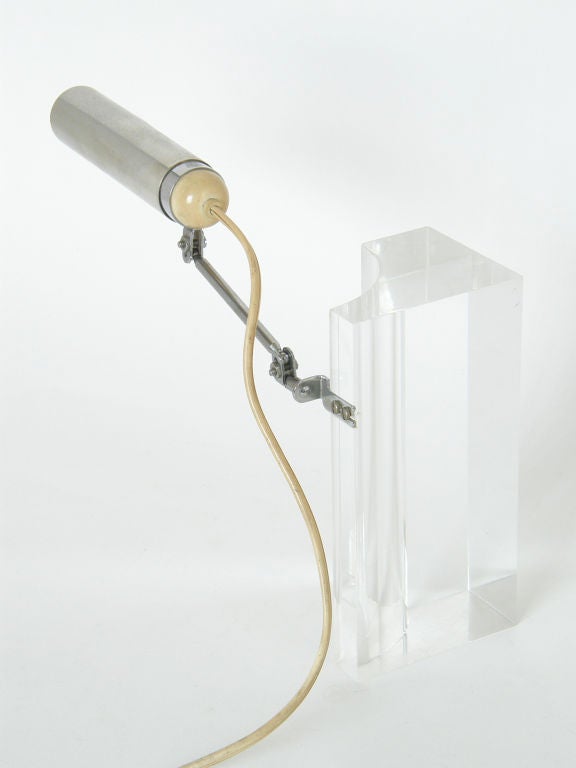 Mid-Century Modern Lampe de bureau Arteluce de Filippo Panseca en bloc d'acrylique avec bras articulé en vente