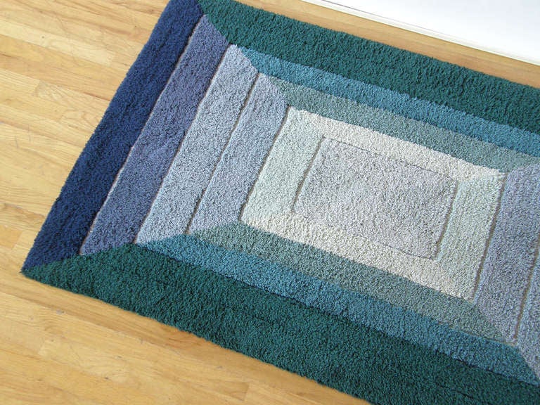 Woven Small Geometric Op Art Rug with Graduated Rectangles Design in Blue and Green