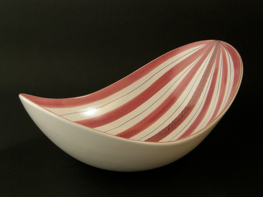 Curving, ovoid ceramic 