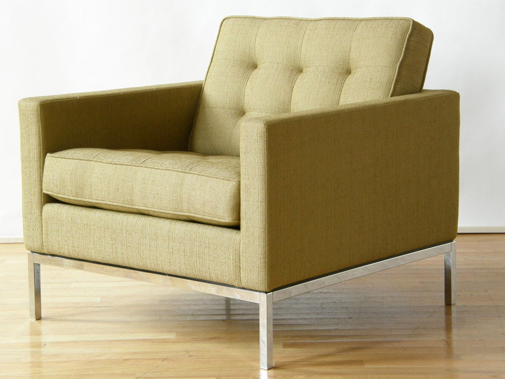 The classic Florence Knoll lounge, 1960's production by Art-Metal/Knoll.

Please contact us if you have any questions.