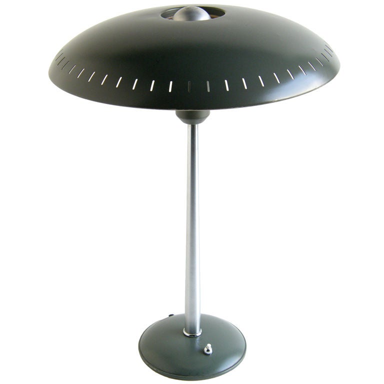 Lampe de table ou de bureau Louis Kalff pour Philips avec abat-jour en métal perforé