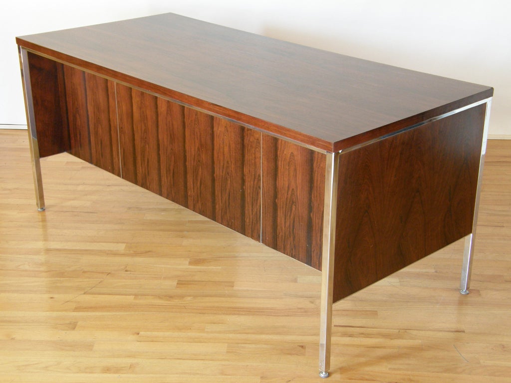 Rosewood Executive Desk In Good Condition In Chicago, IL