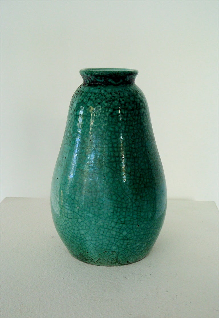 French green craquelure glazed vase by Primavera, signed. Art Deco
Primavera (1912-1972) was the workshop of art for the French department store Printemps. 
In order to develop modern decorative arts and to support their distribution, Rene