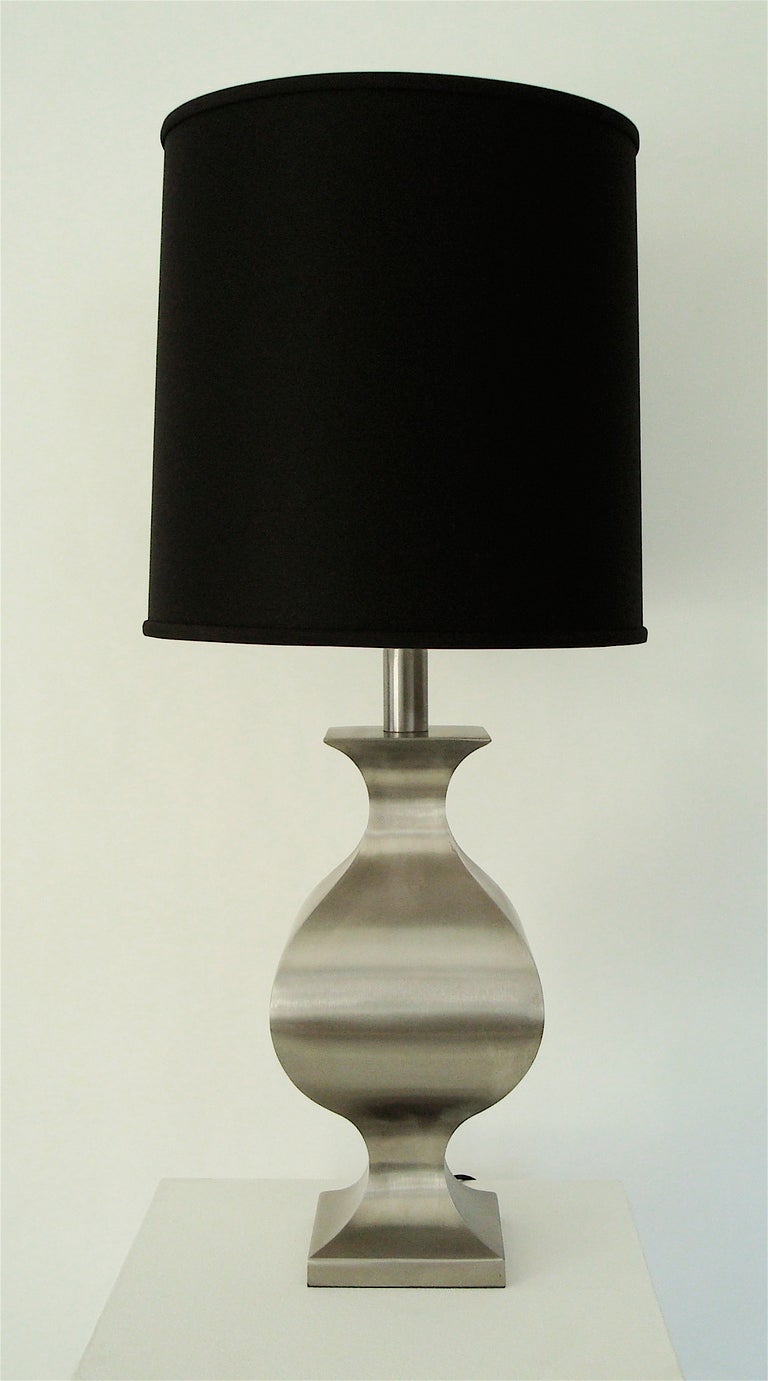 A brushed chinois motif stainless steel table lamp designed by Francois see for Maison Jansen. 1970s interpretation of neoclassical design, with an Asian motif. Rewired for USA with nickel chrome dimmer switch on socket.
Measures: Lamp 8