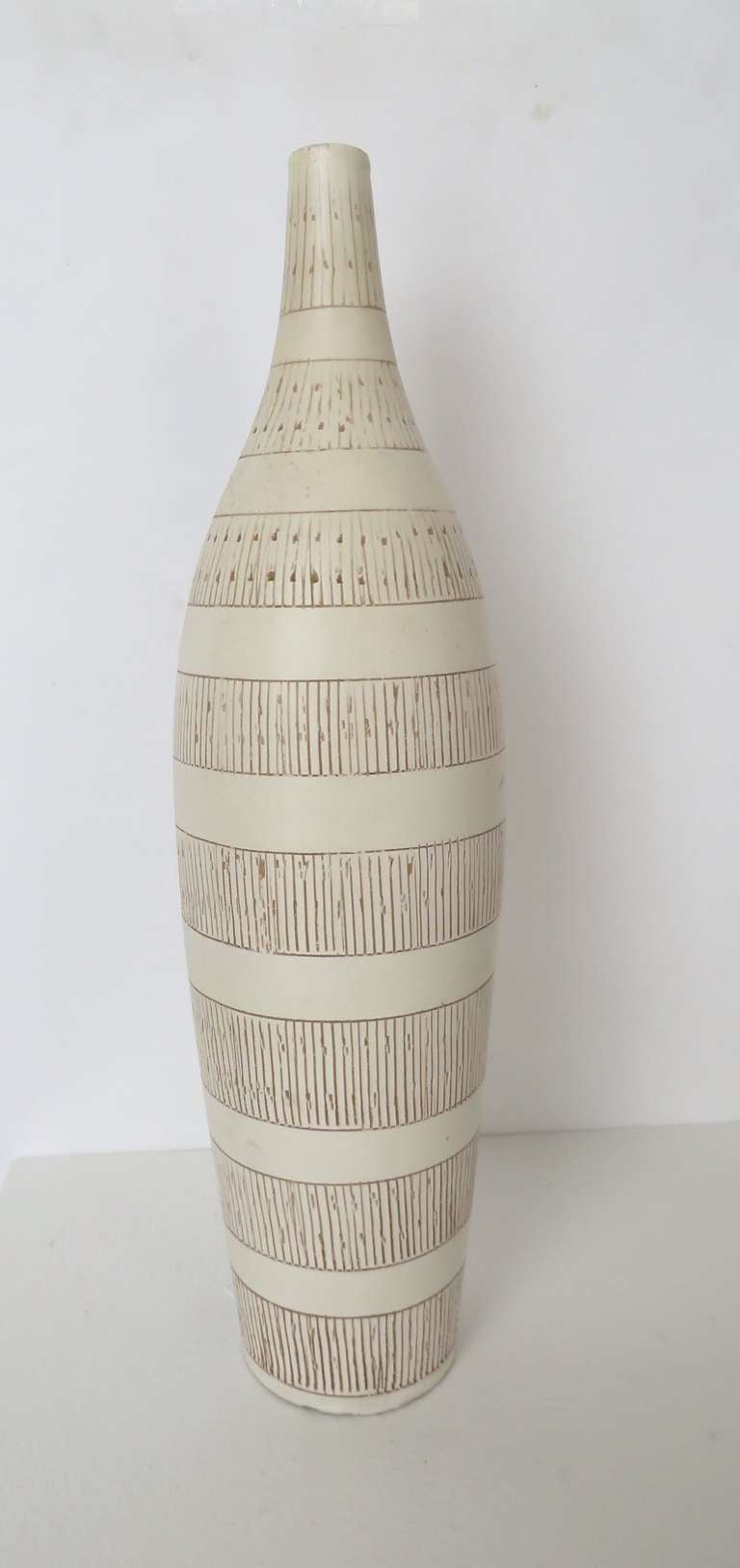 White scrafitto glazed Italian ceramic bottle. Minimal color palette with scrafitto incising revealing the terra cotta clay.  Most likely by Raymor. Label missing. In wonderful condition.