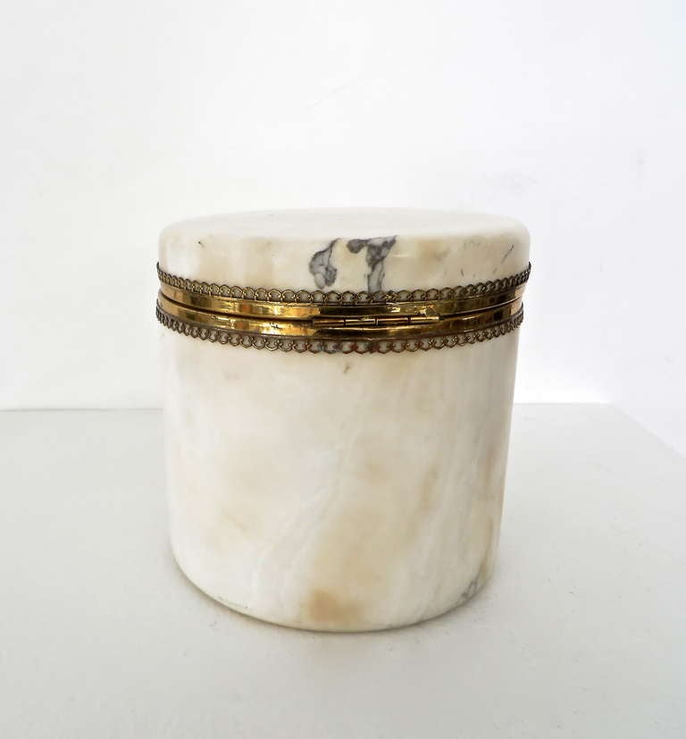 Art Deco Decorative Italian Alabaster Round Dresser Box