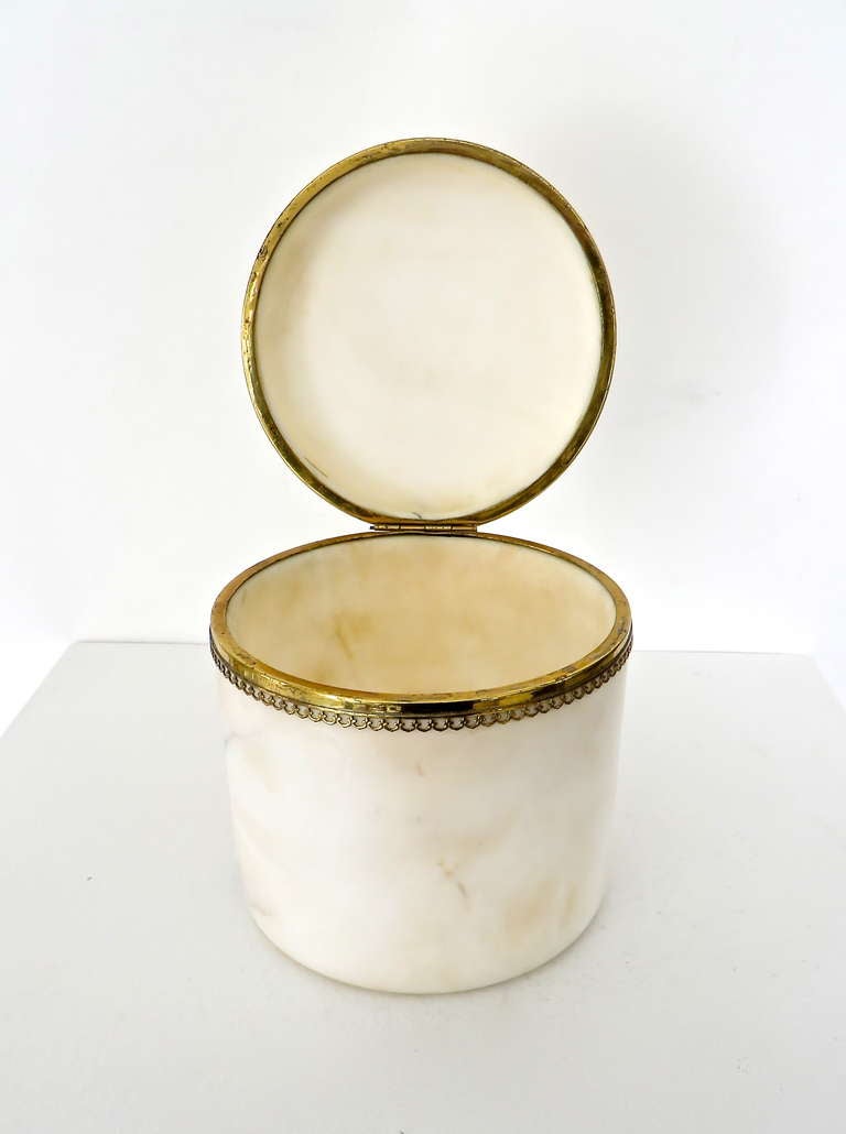 Decorative Italian Alabaster Round Dresser Box 1