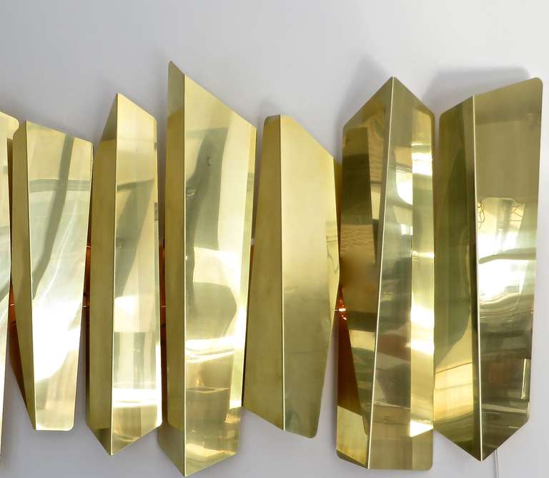 Monumental Long Abstract Italian Brass Sconce by Mario Torreggiani c1970 In Excellent Condition In Chicago, IL