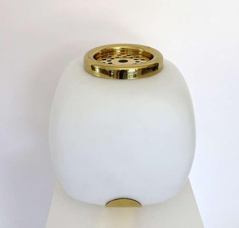 Mid-Century Modern Italian Opaque Glass and Brass Picque Fleur Table Lamp by Arteluce For Sale