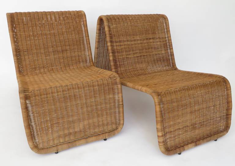 Pair of wonderful sculptural Tito Agnoli wicker or cane lounge chairs for indoor or outdoor use. Total footprint of chair from front to back is 39.5