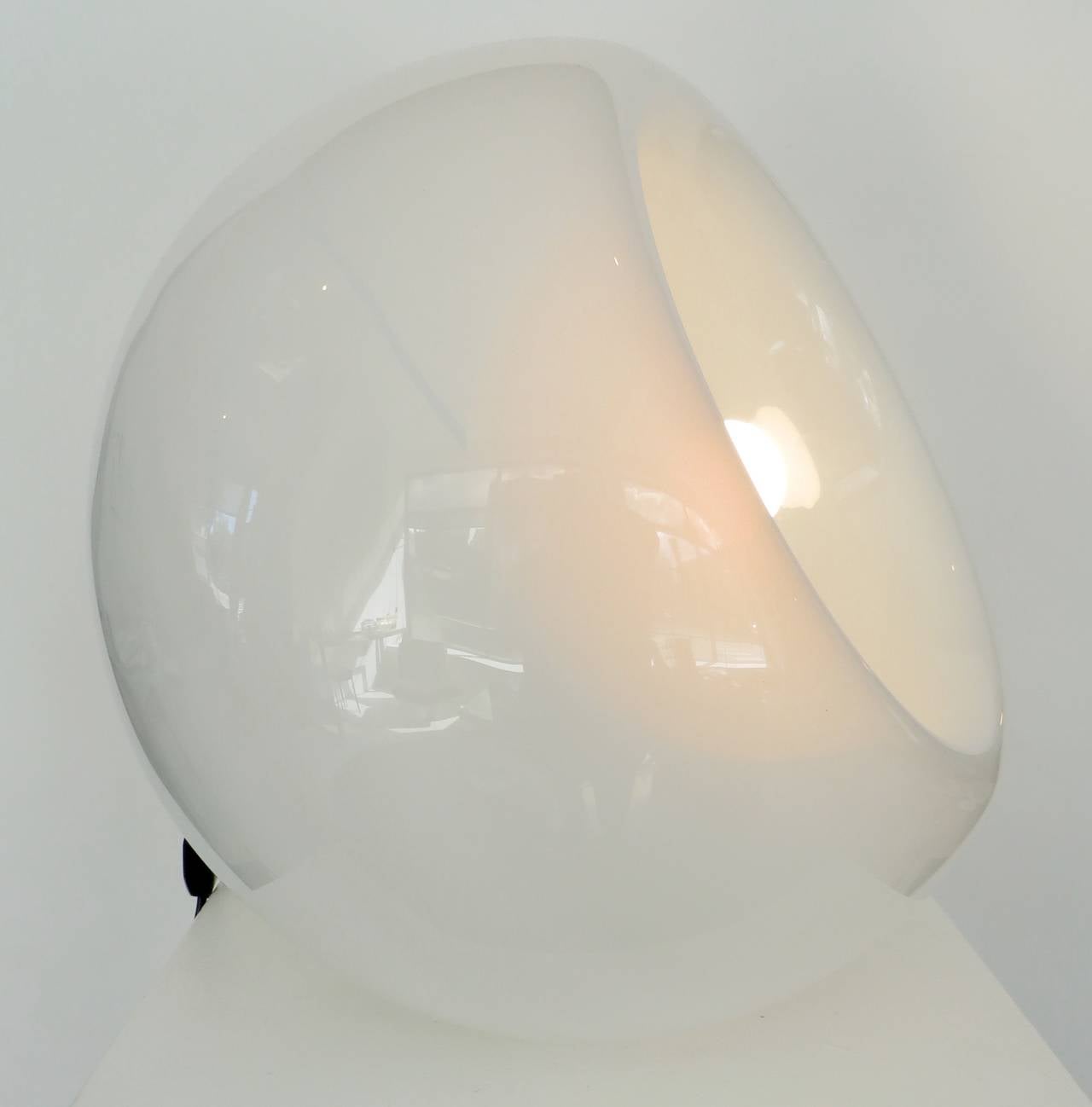 Italian White Opaque Murano Table Lamp for Artemide by Eleonore Peduzzi Riva 1