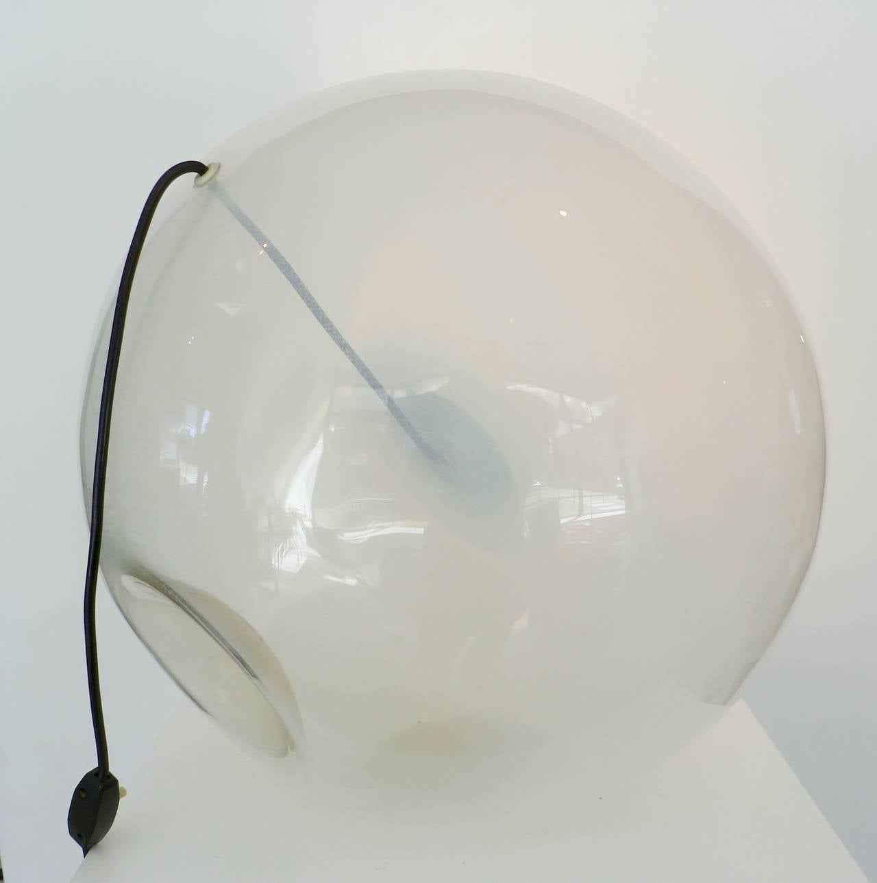 Mid-20th Century Italian White Opaque Murano Table Lamp for Artemide by Eleonore Peduzzi Riva