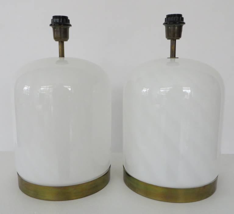 Pair of White Vistosi Murano Table Lamps with Brass Trim In Excellent Condition In Chicago, IL