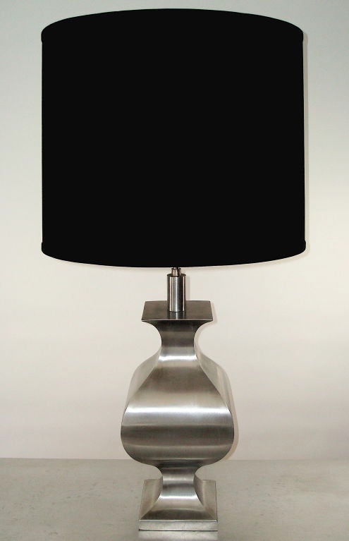 Very chic matte stainless steel table lamp by Jansen for Maison et Jardin in orientalist pagoda style motif. Mostly likely designed by Francois See. In the taste of Maria Pergay. Two up lights currently in French bayonet wiring but can easily be