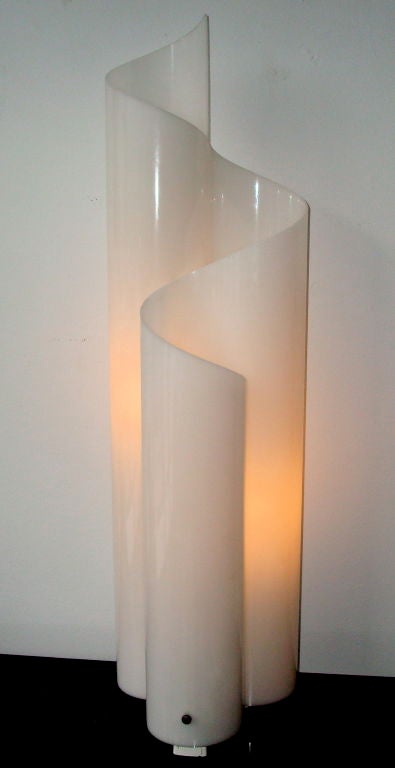 Chimera Table Lamp by Vico Magistretti for Artemide In Excellent Condition In Chicago, IL