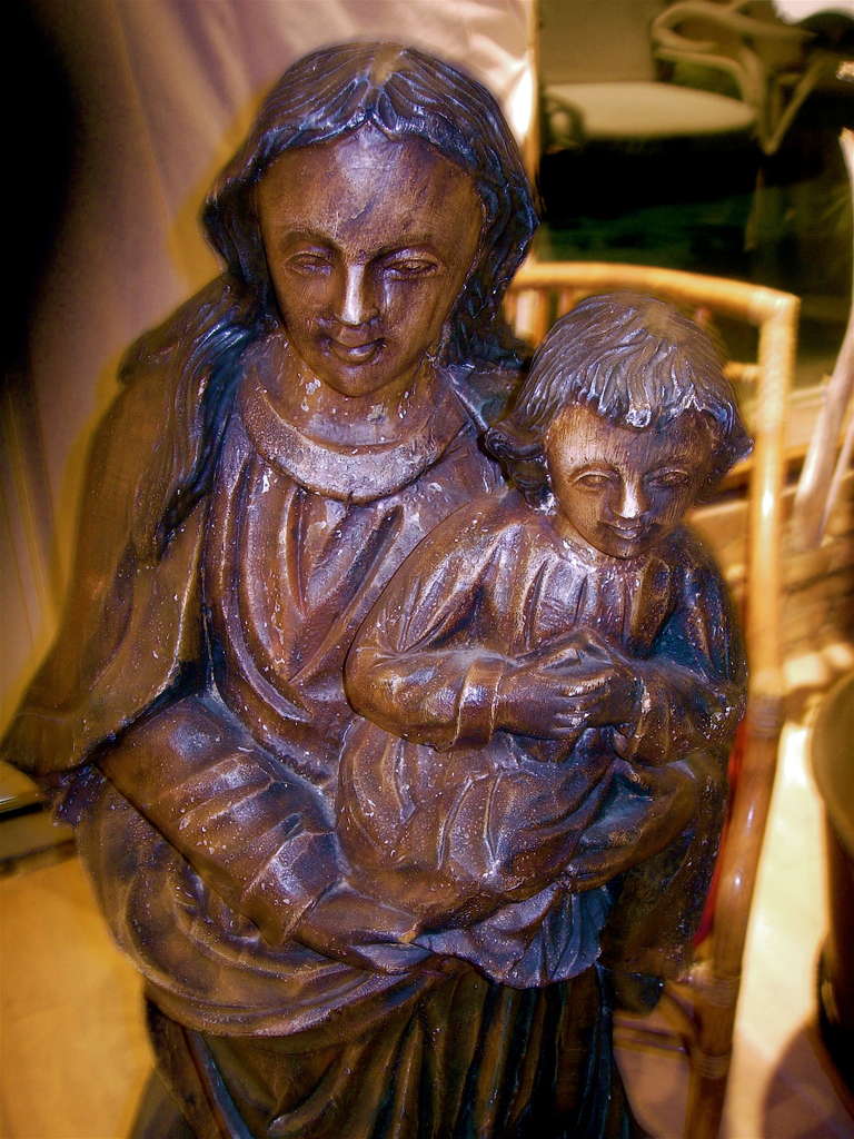 19th Century Italian Carved Wood Figural Group of Mother and Child In Excellent Condition For Sale In Buchanan, MI