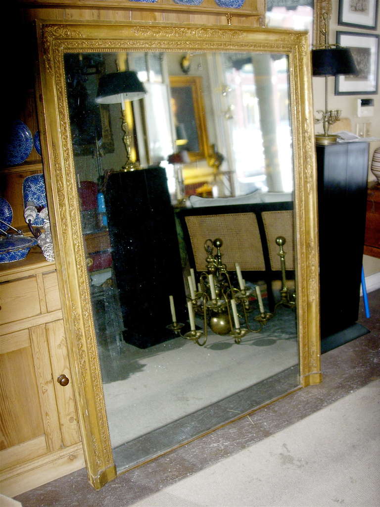 Très majestueux trumeau ou miroir de console Empire en bois doré avec plaque d'origine, magnifique patine 