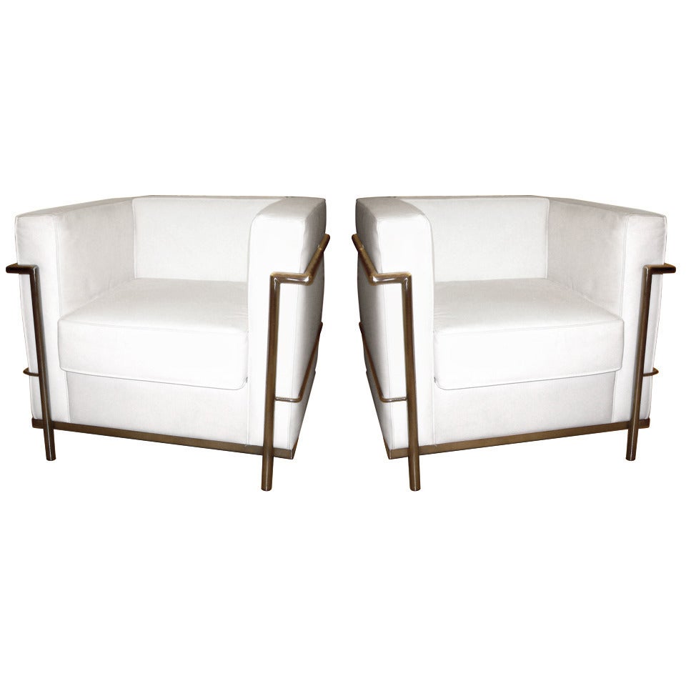 Pair of White Leather Club Chairs in the Style of Le Corbusier