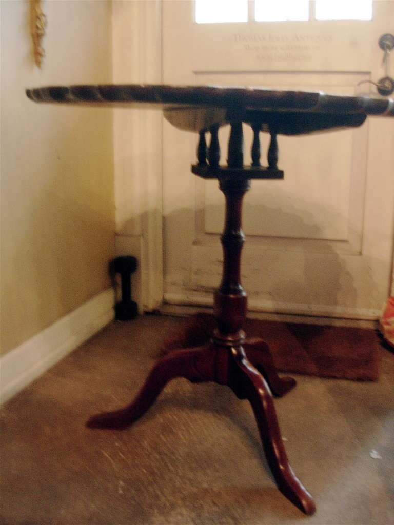 Georgian 19th Century American or English Tea or Center Tilt-Top Table For Sale