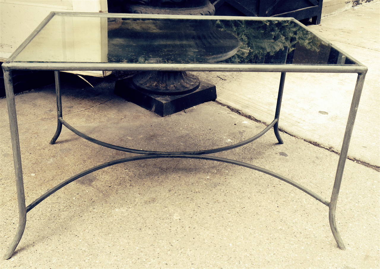 Table basse ou table de jardin en zinc et miroir ancien.