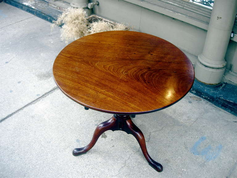 George III Mahogany Tilt-Top Table with Single Plank Top In Excellent Condition In Buchanan, MI
