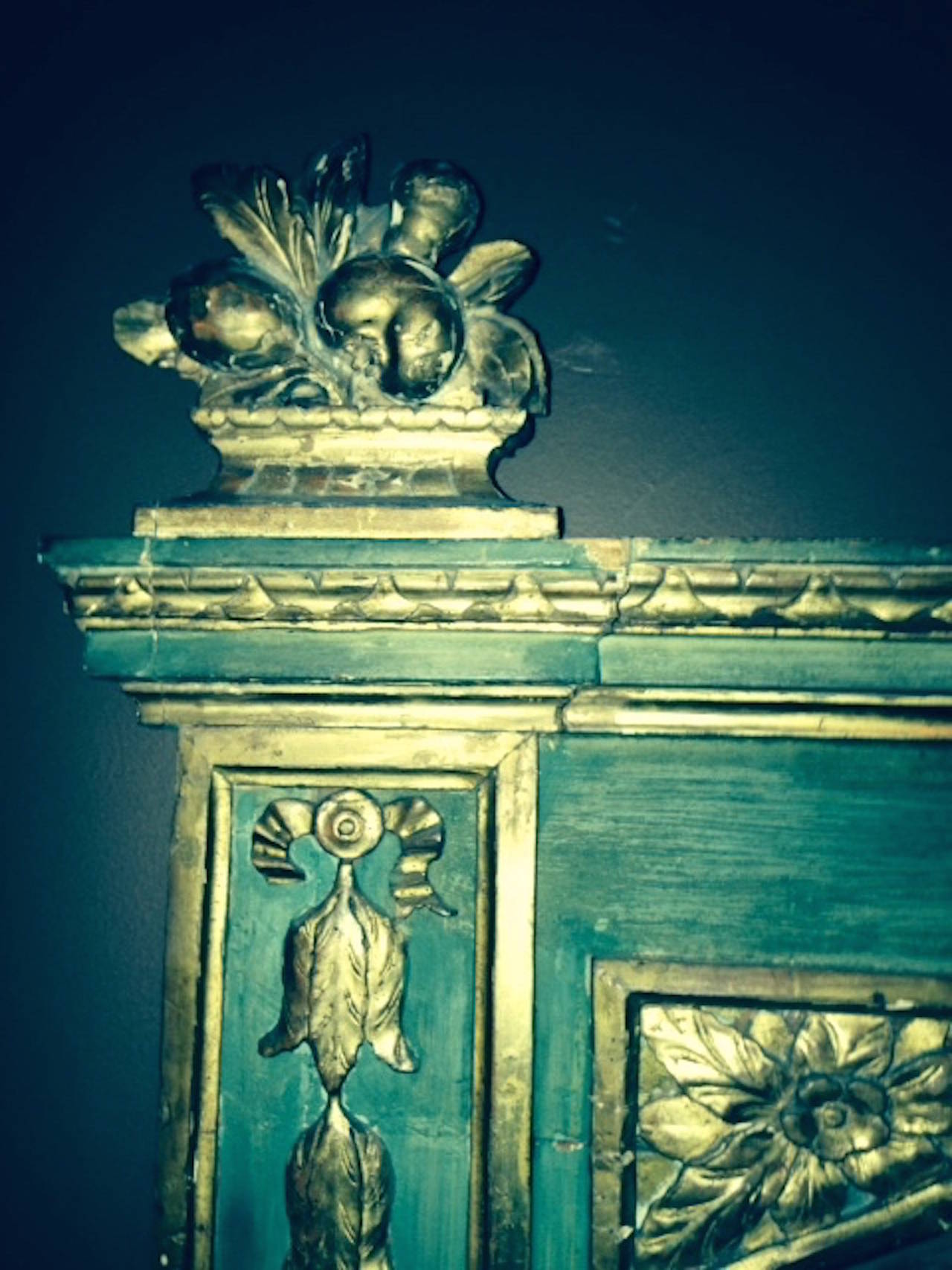 18th Century Carved Wood Italian Mirror In Good Condition In Buchanan, MI