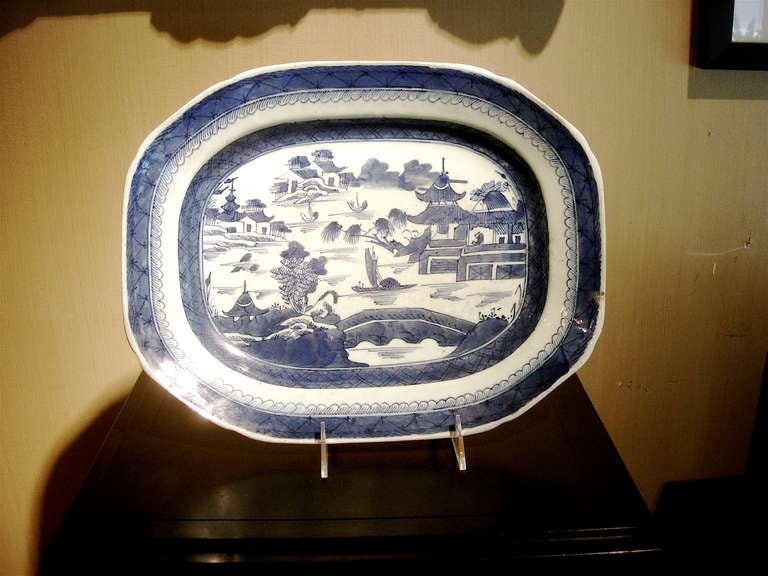 Collection Of Three Chinese Export Canton Platters In Excellent Condition In Buchanan, MI