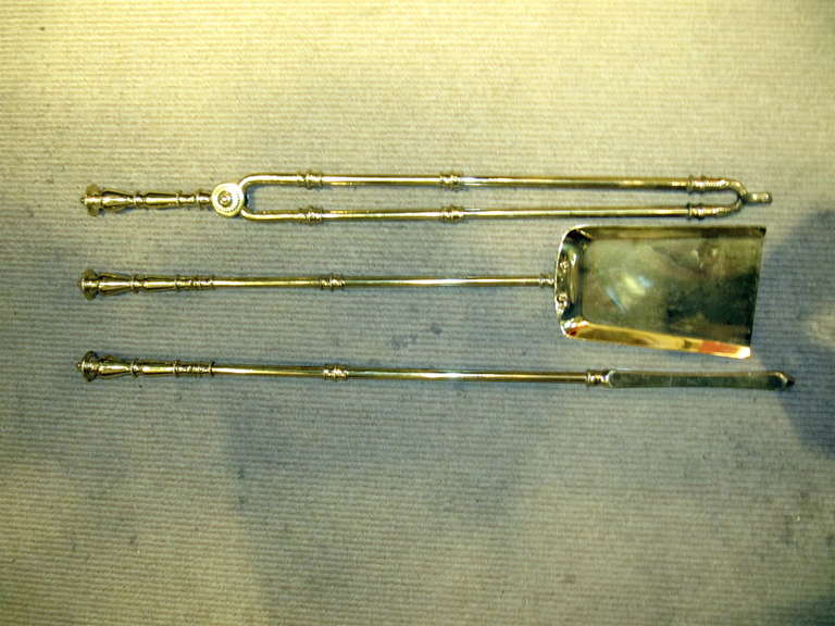 Collezione di strumenti per caminetti in ottone massiccio In condizioni ottime in vendita a Buchanan, MI