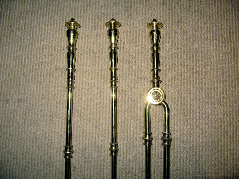 XX secolo Collezione di strumenti per caminetti in ottone massiccio in vendita
