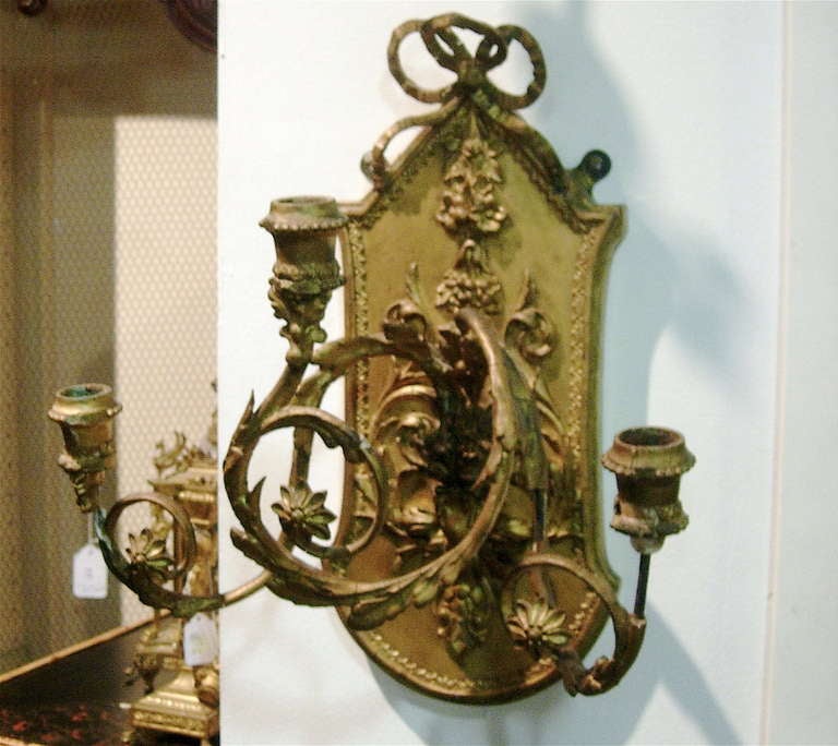Pair of Continental Giltwood Three-Arm Sconces In Excellent Condition For Sale In Buchanan, MI