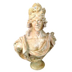Buste continental majestueux en terre cuite représentant un buste féminin classique.