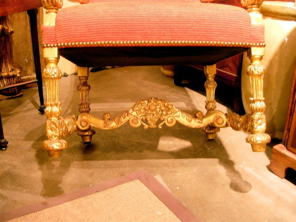 Monumentaler Sessel aus vergoldetem Holz im Barockstil des 19. Jahrhunderts (Vergoldet) im Angebot