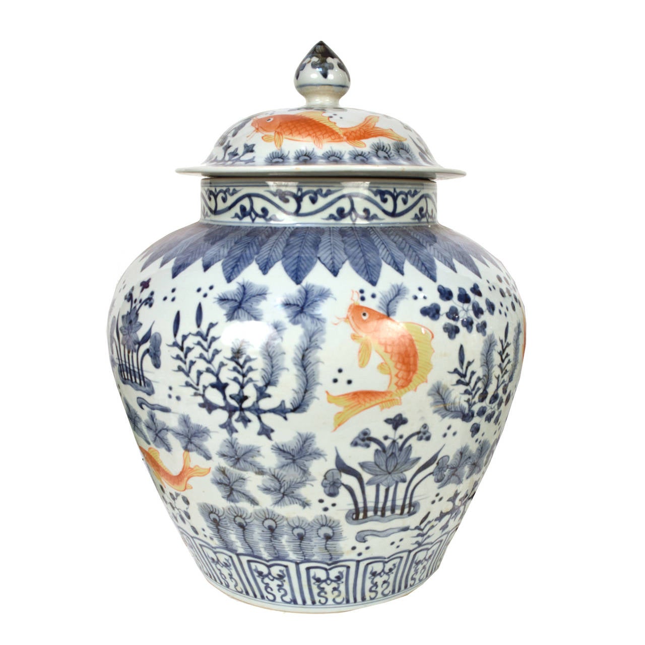 Pair of Chinese Blue and White Covered Jar with Fish and Floral Motif In Excellent Condition In Chicago, IL
