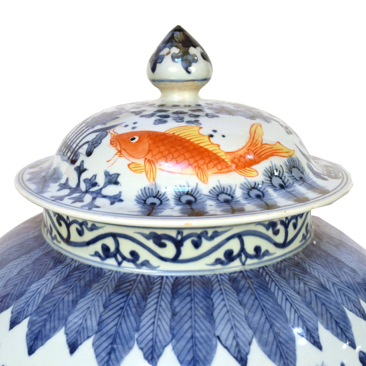 Pair of Chinese Blue and White Covered Jar with Fish and Floral Motif 2