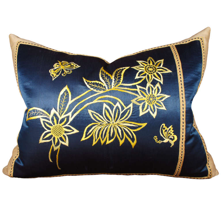 A pair of fantastic Russian blue silk pillows with yellow silk embroidered flowers, backed with linen, and custom down and feather filled.  Truely gorgeous!

Pagoda Red Collection #:  CTXNYC005

Keywords:  Pillow, textile, upholstery,