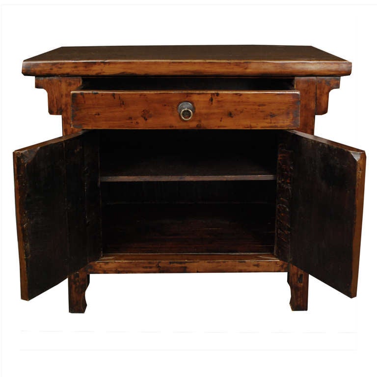 A wonderful cabinet from Shanxi Province, China. This cabinet features two doors below one drawer and is made of Walnut.