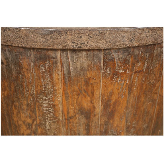 Grande 19th Century Chinese Wooden Bucket In Excellent Condition In Chicago, IL